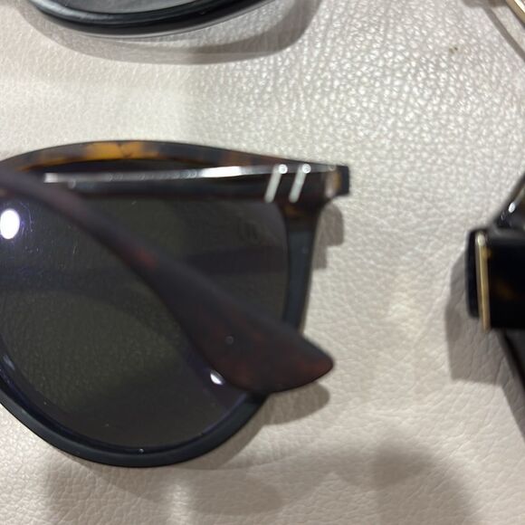 Sunglass/Case Lot designer, brand, and no name main image 3